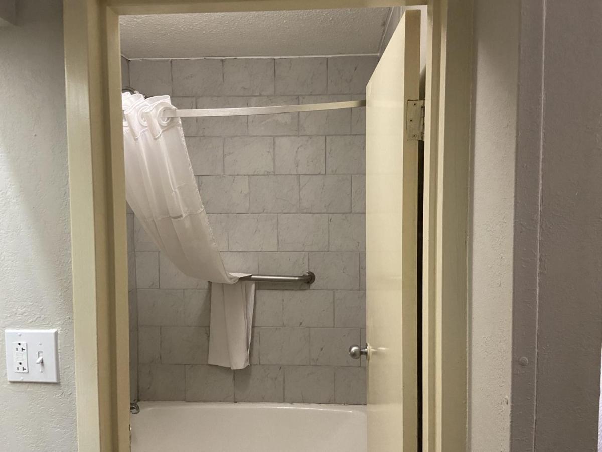 Days Inn By Wyndham Ozark Buitenkant foto
