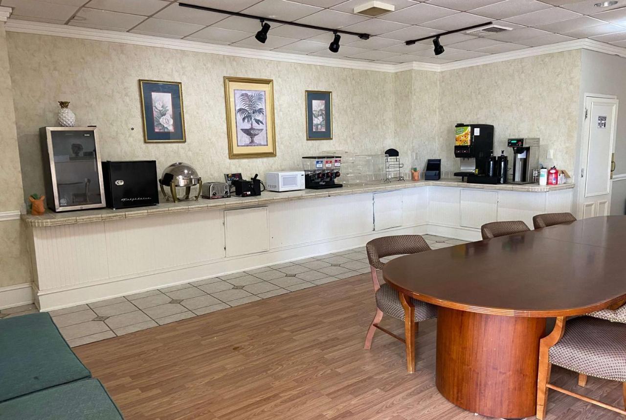 Days Inn By Wyndham Ozark Buitenkant foto